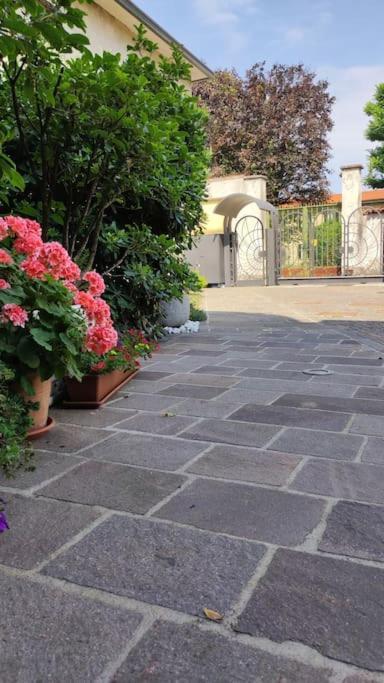 Prestigioso Appartamento Di 70Mq Vicino Milano 莱尼亚诺 外观 照片